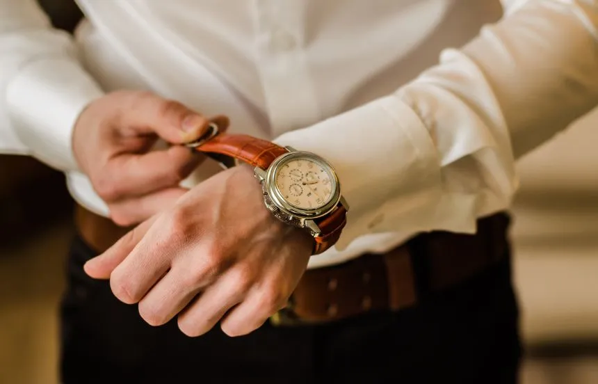 why-every-watch-enthusiast-needs-a-travel-watch-roll