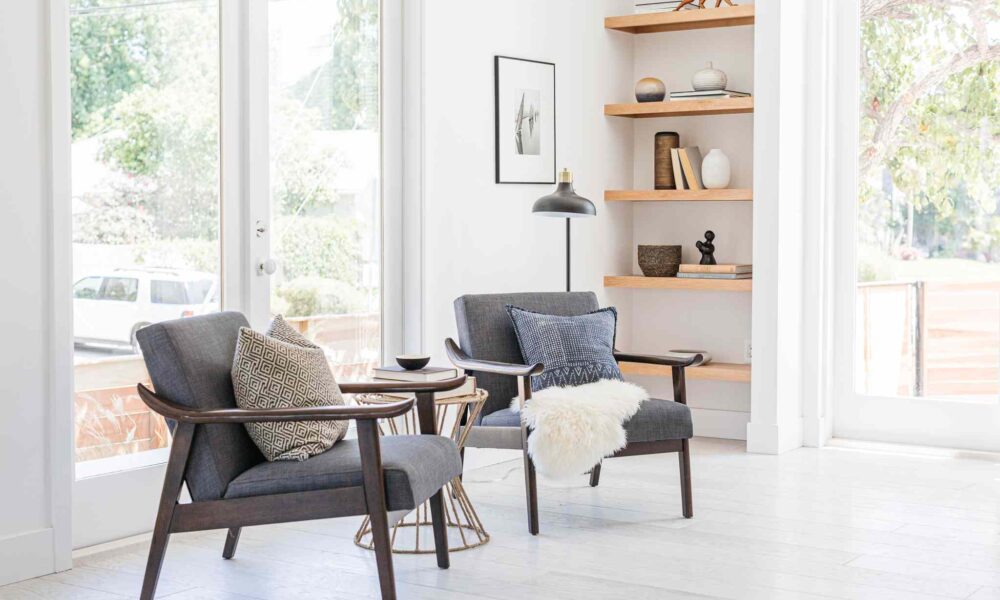 the-secret-to-a-cozy-reading-corner:-choosing-the-right-accent-chair